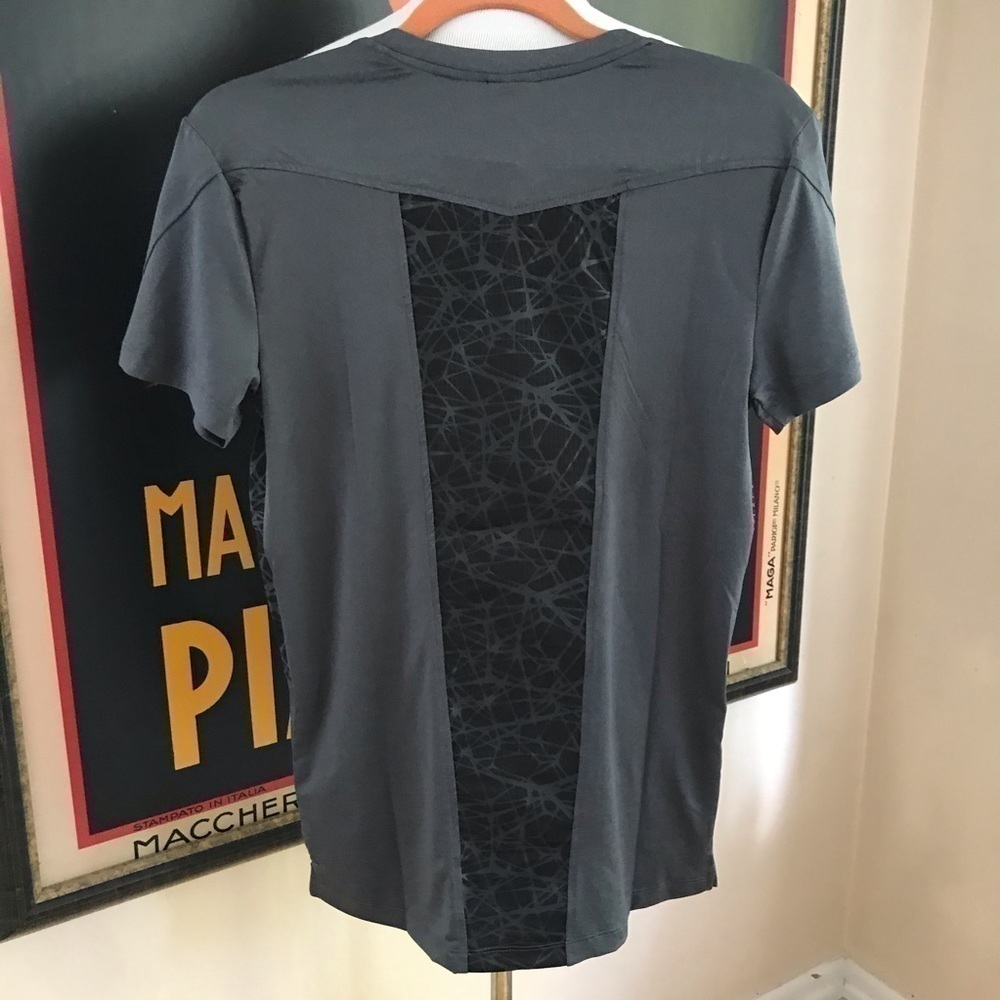 Spyder Active Gray and Black Webbed ProW B BREATHABLE Workout T Shirt - Picture 2 of 9